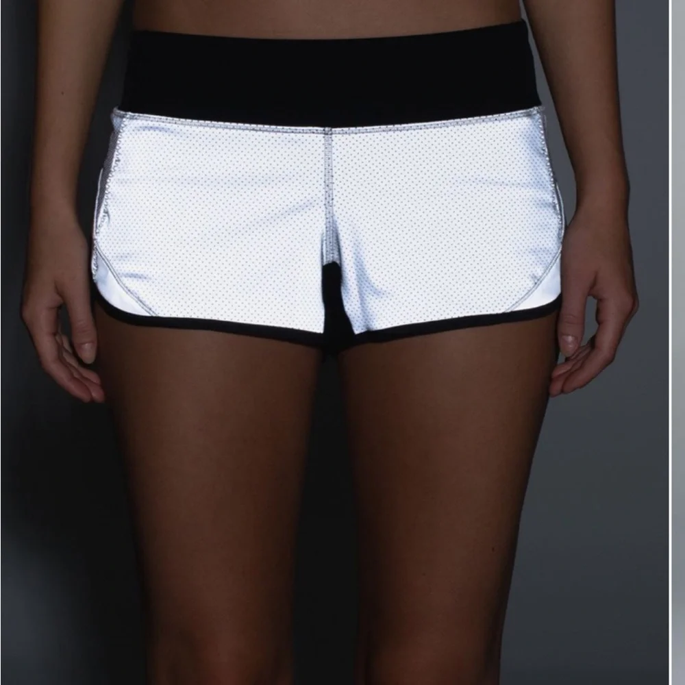 Special Edition Lululemon Run: Speed Short *Reflective, 2.5”2-Way Stretch Size 4 - Picture 2 of 12